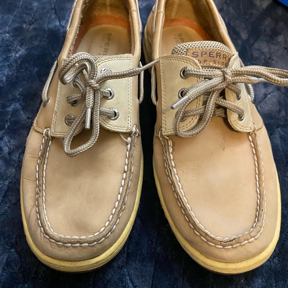 Sperry Tan Boat Shoes with Moccasin Stitching and Rubber Sole